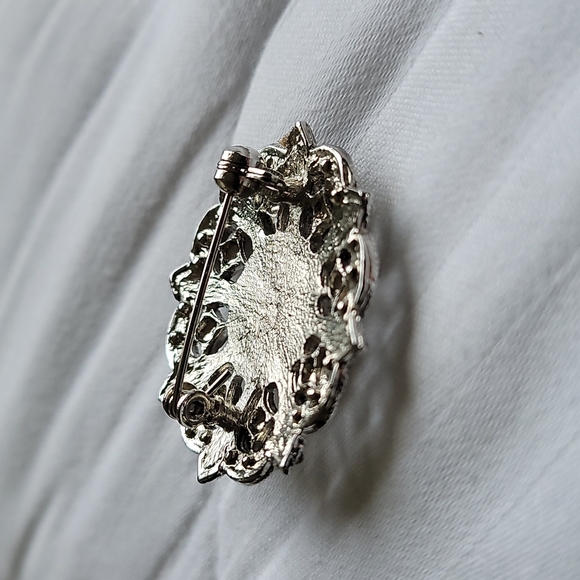 Cookie Lee Brooch - Picture 3 of 3